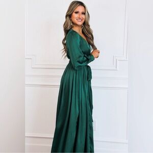 Elegant Green One-Sleeve Maxi Dress